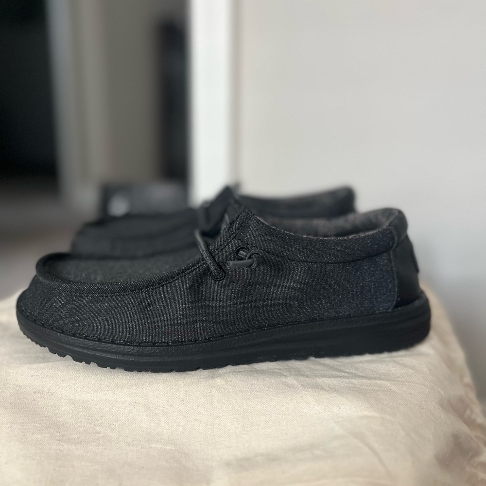 Hey Dude Basic Black Wally Youth Casual Shoes
Size 4